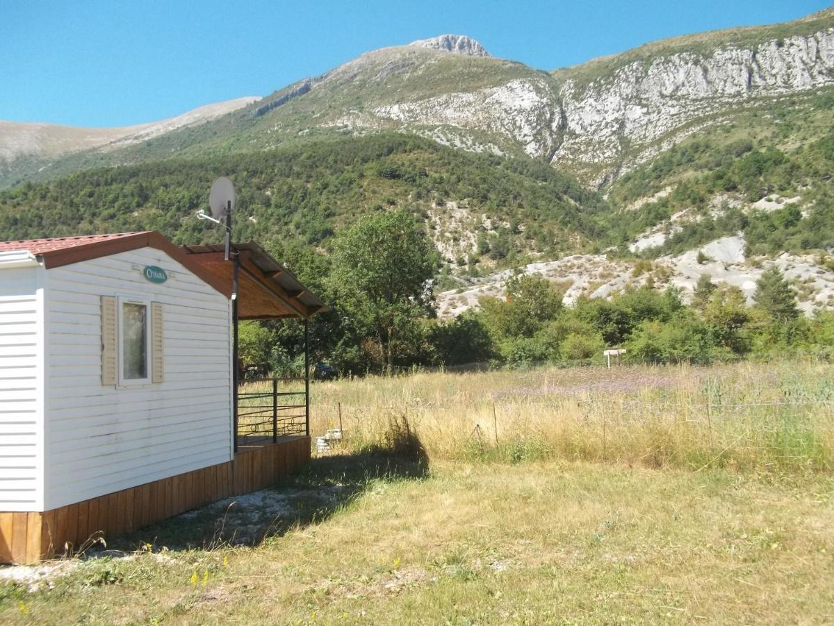 Bungalow Blieux Exterior foto
